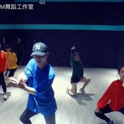 成人秋天舞蹈视频大全教学,跟随成人秋天舞蹈视频大全，学跳秋季风情舞步