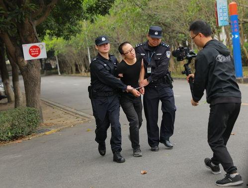 成人骑小摩托视频,小摩托助力成人畅游城市街头