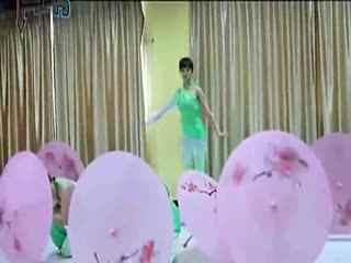 雨伞舞蹈视频成人,一段舞蹈背后的故事