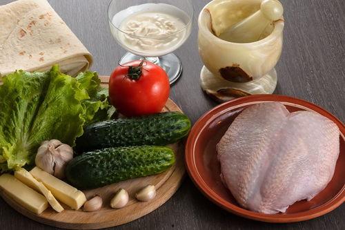 吃成人食物的视频播放,跟随视频品味成长滋味